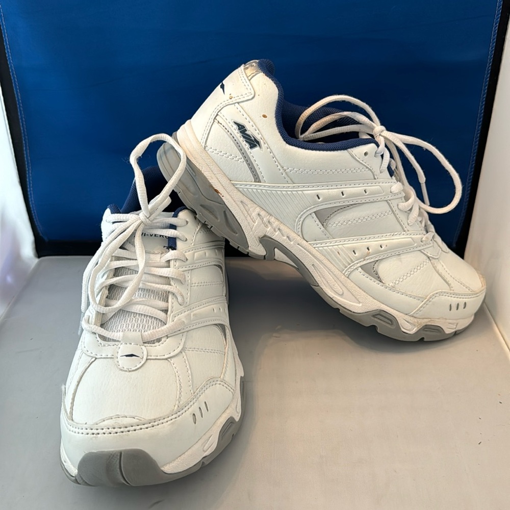 Avis Avi-Verge walking shoes size 9.5 women